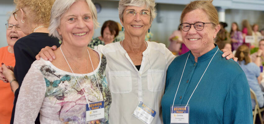 Salem College alumnae posing for the camera